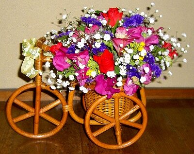 可愛い三輪車の生花アレンジメント